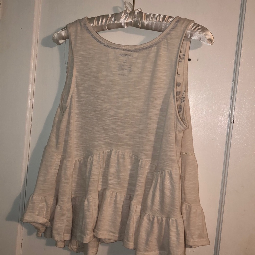 Tank Top w/ruffles - Picture 3 of 4